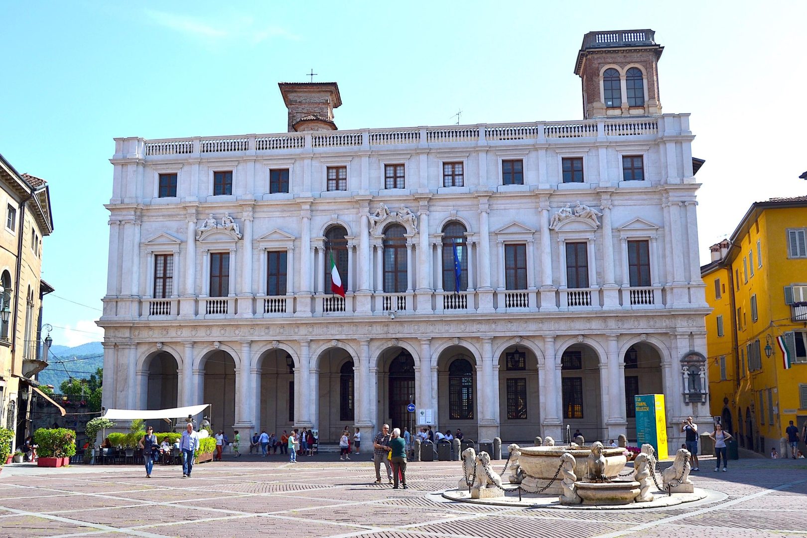 Bergamo-piazza-vecchia